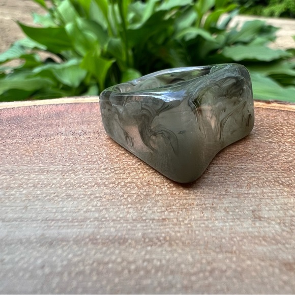 Lucite Chunky Green Ring - Picture 3 of 5